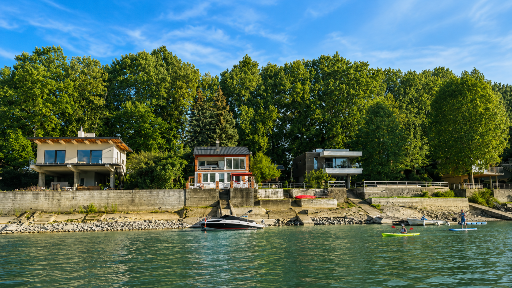 Modern üdülőépület a Lupa-szigeten